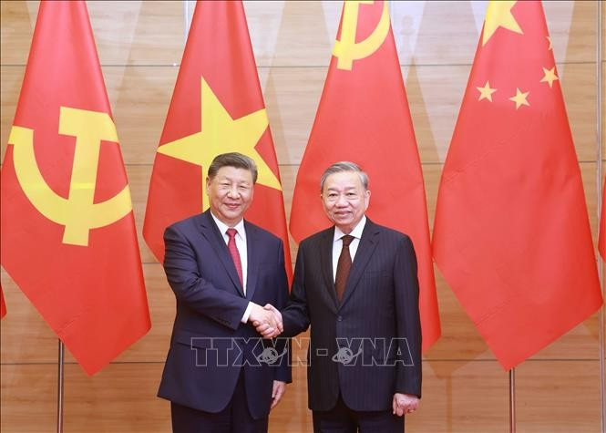 中共中央总书记、国家主席习近平2025年4月对越南进行的国事访问，有助于夯实越中两国战略互信。图自越通社