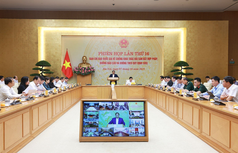 越南政府总理范明政在国家打击非法、不报告和不受管制（IUU）捕捞指导委员会第16次会议上发表结论性讲话。图自越通社