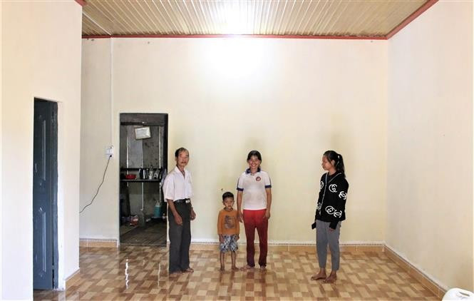 昆嵩省少数民族改善住房条件。图自越通社