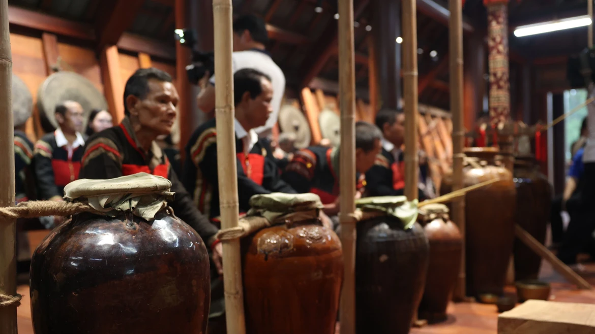 酒坛——埃地族的文化圣物