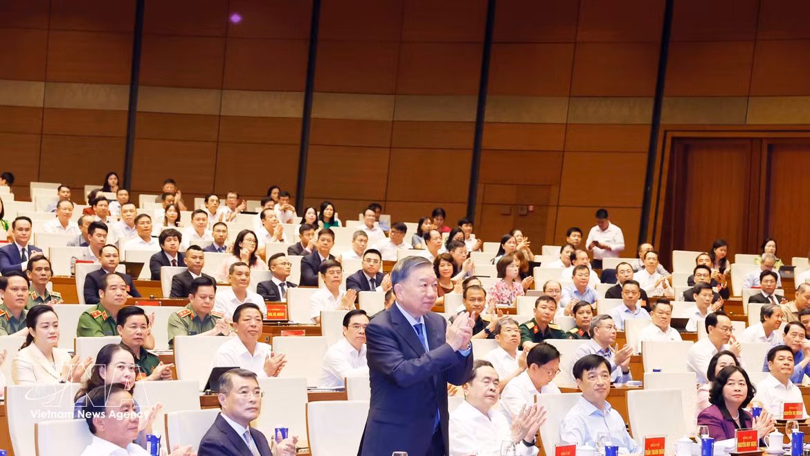 越共中央政治局举行全国会议 贯彻落实关于外资投入的决议