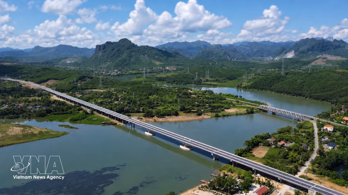 龙大——从“火热坐标”到承载感恩之情的红色地址