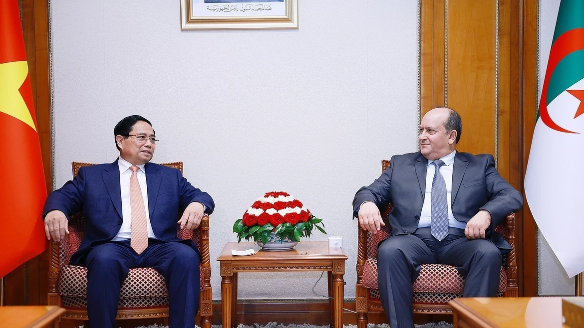 政府总理范明政与阿尔及利亚总理赛菲·喀里布举行会谈