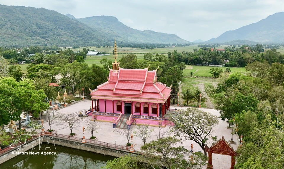 安江省独特的粉色寺庙：杭贡寺