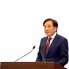 越南政府发言人陈文山部长在会上发表讲话。图自越通社