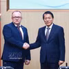 越南公安部长梁三光与白俄罗斯国家司法鉴定委员会主席沃尔科夫。图自越通社