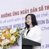 越南卫生部长、国家人口与发展指导委员会常务副主任陶红兰发表讲话。图自越通社