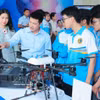 大学生参观2025年9月世界知识产权组织（WIPO）总干事与越南青年对话活动上开设的科技产品展区。图自越通社