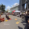 数百人在法国首都巴黎巴士底广场举行游行，呼吁为橙剂/二恶英受害者和受十氯酮农药污染受害者伸张正义并提供赔偿。图自越通社