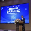 越南互联网中心代表在“BrandID——公民数字身份与id.vn域名”网站设计大赛决赛上发表讲话。图自互联网