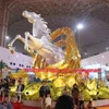 胡志明市 “南方春色”主题展区中2026年丙午年的马形吉祥物格外醒目。图自越通社