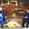 范明政总理（右）与加拿大国际发展国务秘书兰迪普·萨莱。图自越通社