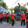 马来西亚大学生参加中美西坊的志愿服务活动。图自越通社