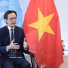 越南常驻联合国代表团团长、大会候任主席杜雄越大使向国际媒体记者介绍本次大会相关信息。图自越通社
