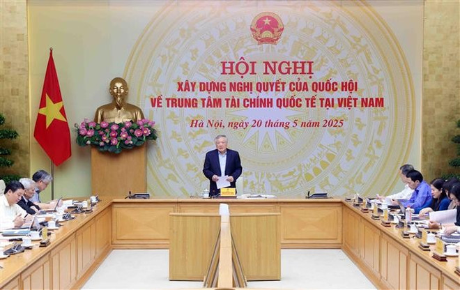 越南政府常务副总理阮和平发表讲话。图自越通社 nguyen-hoa-binh.jpg