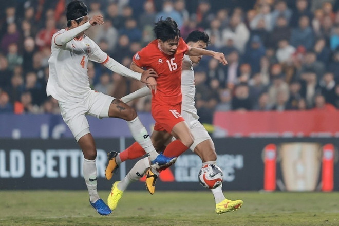 越南队与缅甸队进行角逐。图自越通社 asean-cup-2024-viet-nam-dan-truoc-myanmar-1-0-7769492.jpg