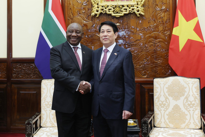越南国家主席与南非总统马塔梅拉·西里尔·拉马福萨举行会谈。图自越通社 vna-potal-chu-tich-nuoc-luong-cuong-hoi-dam-voi-tong-thong-nam-phi-8357726.jpg