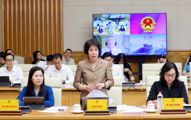 财政部副部长阮氏璧玉发言。图自越通社 hoi-nghi.jpg