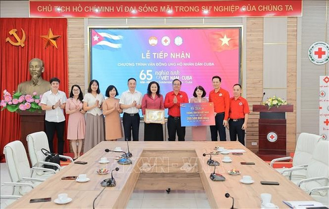 越通社向古巴提供援助。图自越通社 ung-ho-cuba.jpg
