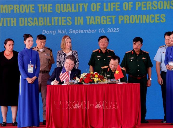 协议签署仪式现场。图自越通社 dong-nai4-150925.jpg