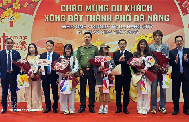 vnanet-da-nang-ron-rang-don-khach-quoc-te-dau-xuan-binh-ngo-2026-8596517.jpg