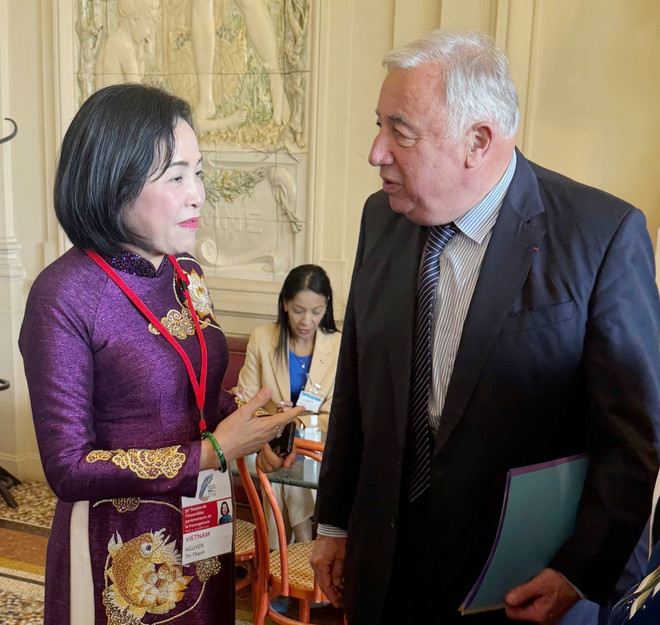 越南国会副主席阮氏清在会议期间会见了法国参议院议长热拉尔·拉尔谢尔。图自越通社 ong-tai-dai-hoi-dong-lien-minh-nghi-vien-phap-ngu-lan-thu-50-8146100.jpg