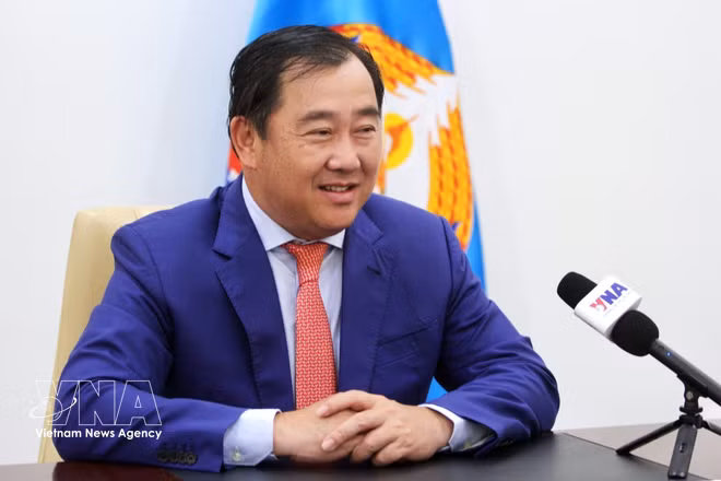 vnanet-quan-chuc-campuchia-tra-loi-phong-van-ve-chuyen-tham-cua-thuong-truc-ban-bi-thu-tran-cam-tu-8689479.jpg