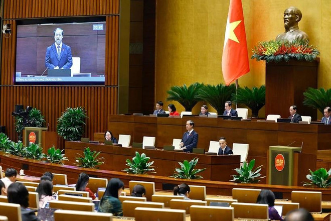 教育培训部部长阮金山回答质询。图自越通社 chat-van-va-tra-loi-chat-van-linh-vuc-giao-duc-va-dao-tao-8101417.jpg
