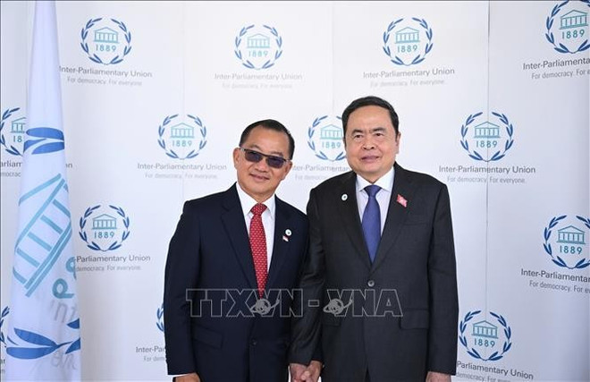 陈青敏与新加坡国会议长谢健平。图自越通社 chu-tich-qh-singapo.jpg