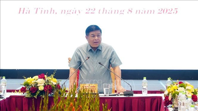 阮志勇副总理发言。图自越通社 vna-potal-thao-go-kho-khan-thuc-day-tang-truong-kinh-te-ben-vung-stand.jpg