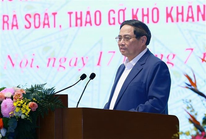 范明政总理。图自越通社 quoc-danh-gia-ket-qua-thao-go-kho-khan-cho-cac-du-an-8154385.jpg