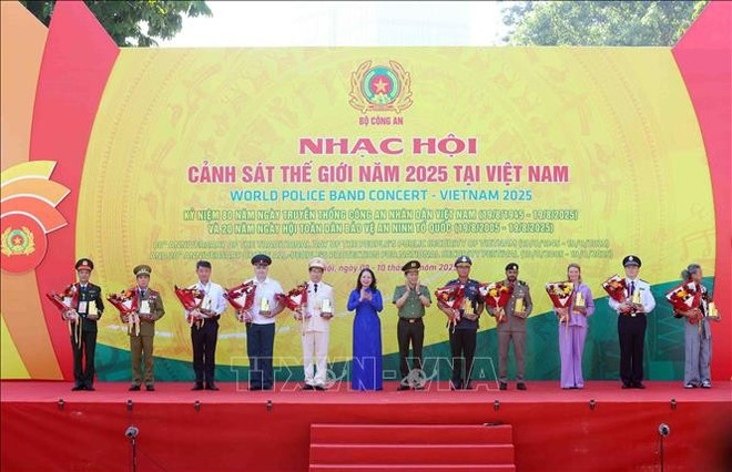 2025年世界警察音乐会在河内拉开序幕。图自越通社 dai-nhac-hoi-1.jpg