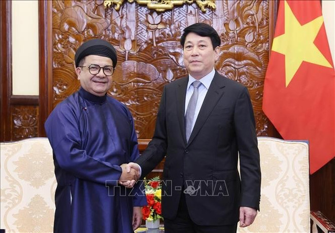越南国家主席梁强会见前来拜别的智利大使塞尔吉奥·纳雷亚·古兹曼。图自越通社 ctn2-110725.jpg