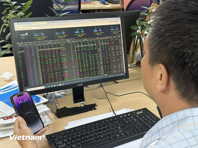 《提升越南股票市场层级方案》获批。图自vietnam+ chung-khoan-2608.jpg