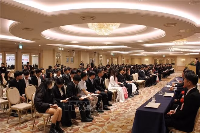 du-hoc-sinh-viet-nam-duoc-vinh-danh-trong-le-tot-nghiep-cua-hoc-bong-bao-asahi-stand-3008.jpg