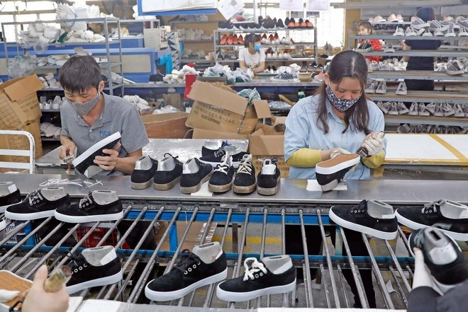 越南鞋类产品和服装出口瞄准目标市场。图自越通社 0301-da-giay-2.jpg