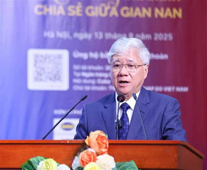 越南祖国阵线中央委员会主席杜文战发言。图自越通社 vna-potal-phat-dong-chuong-trinh-van-dong-ung-ho-nhan-dan-cuba-8207789.jpg