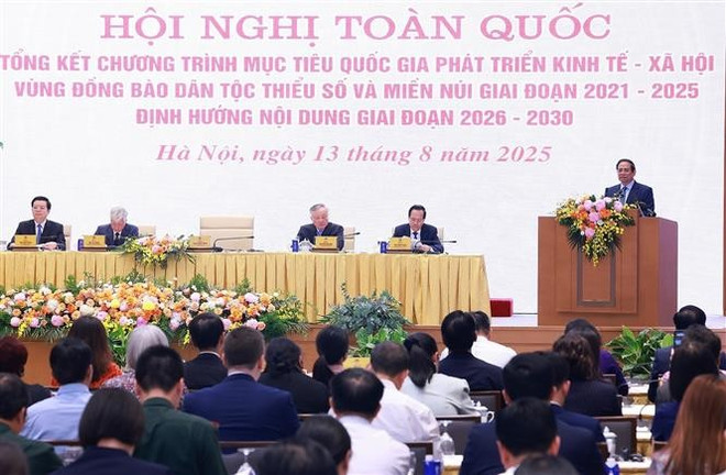 会议现场。图自越通社 vna-potal-thu-tuong-du-tong-ket-chuong-trinh-muc-tieu-quoc-gia-phat-trien-kinh-te-xa-hoi-vung-dong-bao-dan-toc-thieu-so-8207246.jpg