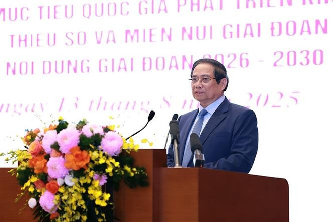 范明政总理发言。图自越通社 vna-potal-thu-tuong-du-tong-ket-chuong-trinh-muc-tieu-quoc-gia-phat-trien-kinh-te-xa-hoi-vung-dong-bao-dan-toc-thieu-so-8207248.jpg