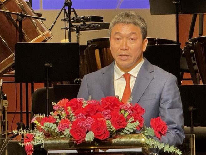 越南友好组织联合会主席潘英山在活动上发表讲话。图自越通社 220722-vna-potal-lan-toa-hinh-mau-hoa-giai-viet-my-trong-quan-he-quoc-te-8343841.jpg