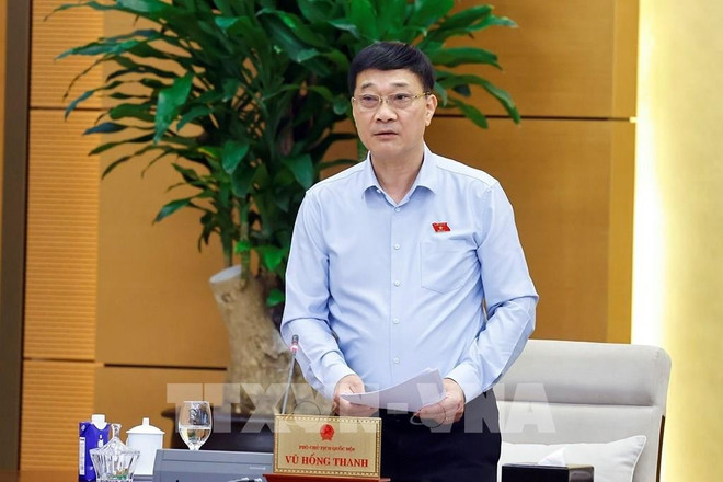 国会副主席武鸿青发言。图自越通社 105232-ubtv-quoc-hoi-cho-y-ve-luat-dau-tu-sua-doi-va-cac-nghi-quyet.jpg