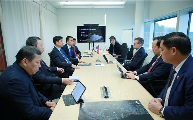 越南代表团造访商业遥感企业调查系列之芬兰冰眼公司。图自越通社 vu-tru.jpg