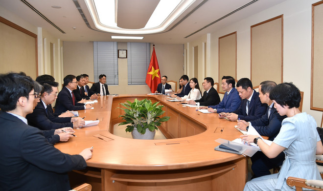 9月9日下午,越南政府副总理胡德福会见韩国驻越大使崔英三及韩国企业代表。图自政府报 1daisu-1757421755514655890135-1.jpg