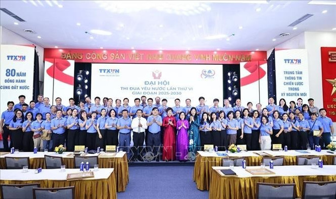与会代表合影。图自越通社 vu-viet-trang-1.jpg