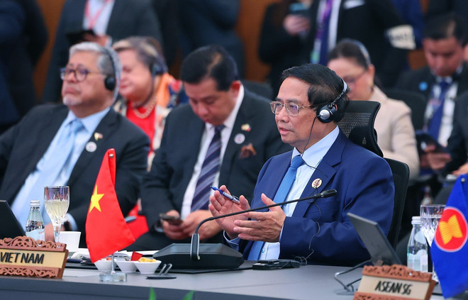 越南政府总理范明政率领越南高级代表团出席在马来西亚吉隆坡召开的东盟-海湾阿拉伯国家合作委员会(GCC)-中国峰会。图自越通社 thu-tuong-du-hoi-nghi-cap-cao-kinh-te-asean-gcc-trung-quoc-8057617.jpg