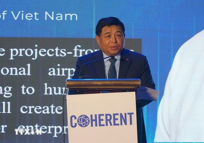 越南政府副总理阮志勇发表讲话。图自越通社 coherent-nguyen-chi-dung-1.jpg
