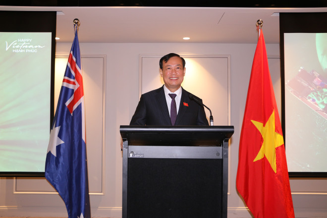 国会国防安全与对外委员会主任黎晋至上将发言。图自越通社 vna-potal-80-nam-quoc-khanh-ton-vinh-long-dung-cam-cua-qua-khu-nhung-thanh-tuu-cua-hien-tai-va-nhung-hua-hen-cho-tuong-lai-8241588.jpg