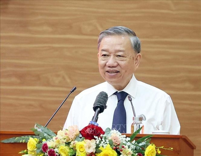苏林总书记在会议上发言。图自越通社 am-viec-voi-dang-uy-mat-tran-to-quoc-cac-doan-the-trung-uong-stand.jpg