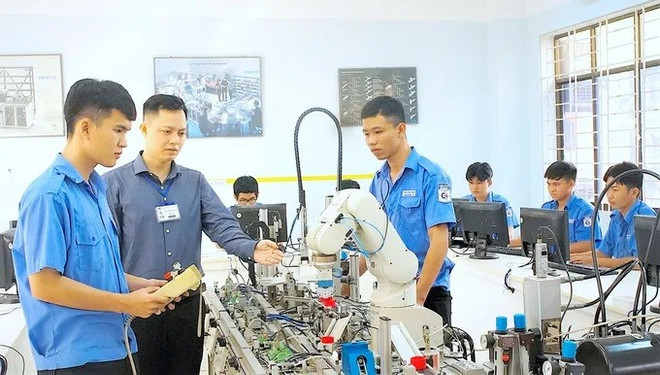 目前,胡志明市各所职业培训学校正采用一套用于评估“数字化高等专科学校”的标准体系。图自西贡解放报 2.jpg