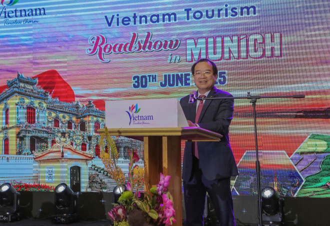 越南国家旅游局副局长何文超发言。图自越通社 ich-cuc-thu-hut-khach-du-lich-duc-den-viet-nam-8124302.jpg